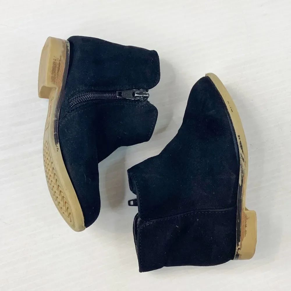 Cat & Jack Black Zip Up Booties Sz 7